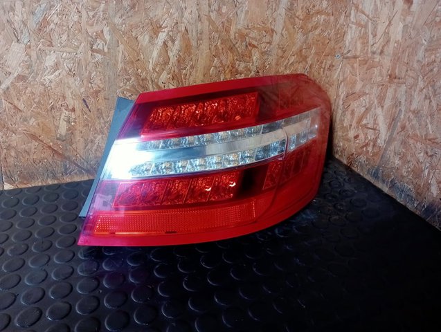 Lanterna traseira direita externa A2129066901 MERCEDES