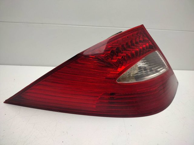 Lanterna traseira esquerda A2198200164 MERCEDES