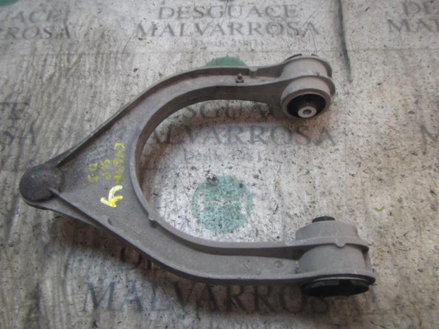 Braço oscilante superior esquerdo de suspensão dianteira A2203301407 MERCEDES