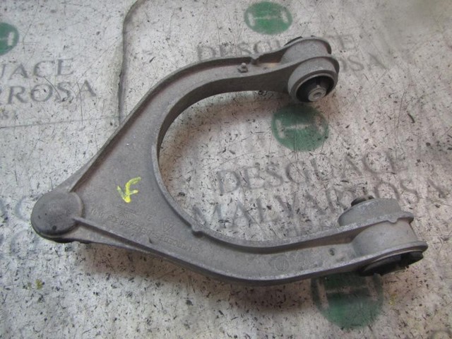 Braço oscilante superior esquerdo de suspensão dianteira A2203309307 MERCEDES
