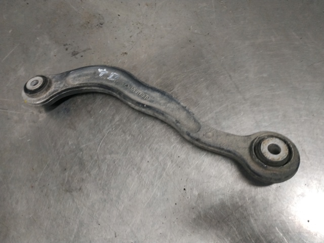 Braço oscilante superior esquerdo de suspensão traseira A2203521005 MERCEDES