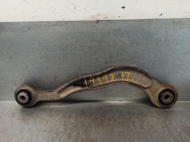Braço oscilante superior esquerdo de suspensão traseira A2203521005 MERCEDES