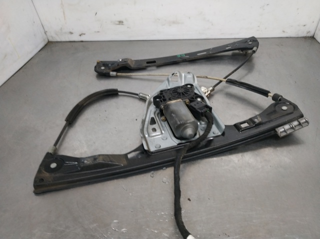 Motor de acionamento de vidro da porta dianteira direita A2208204642 MERCEDES