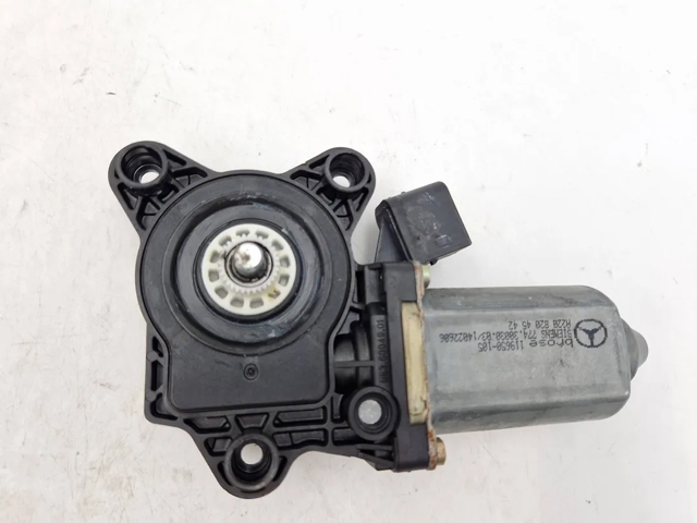 Motor de acionamento de vidro da porta dianteira esquerda A2208205342 MERCEDES