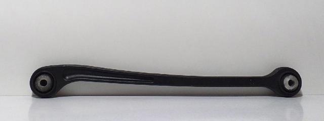 Braço oscilante (tração) longitudinal inferior direito de suspensão traseira A2213500806 MERCEDES