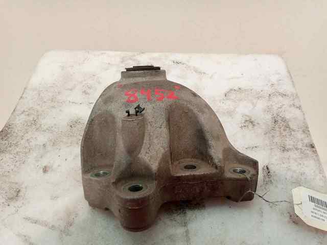 Coxim (suporte) direito superior de motor A2462401109 NISSAN