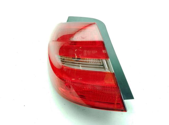 Lanterna traseira esquerda A2468200164 MERCEDES