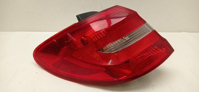 Lanterna traseira esquerda A2468200164 MERCEDES