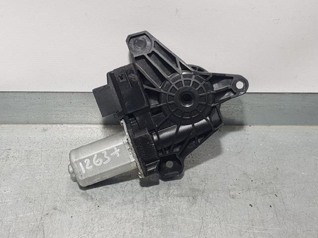 Motor de acionamento de vidro da porta traseira esquerda A2469063100 MERCEDES