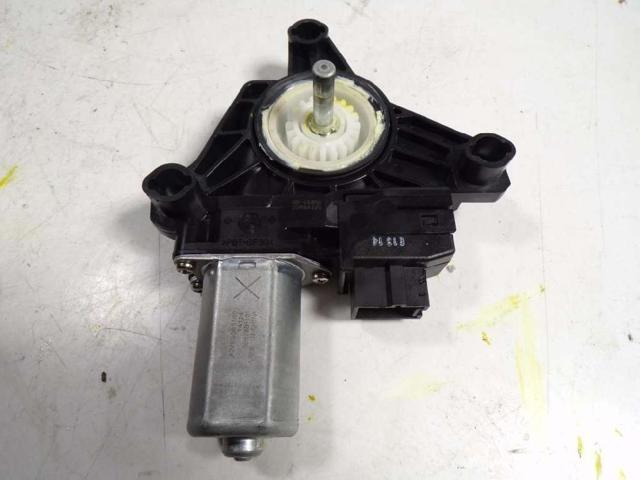 Motor de acionamento de vidro da porta traseira esquerda A2469063100 MERCEDES