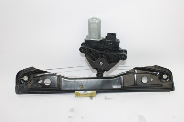 Motor de acionamento de vidro da porta traseira direita A2469063200 NISSAN