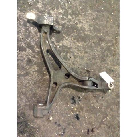 Braço oscilante inferior esquerdo de suspensão dianteira A2513301907 MERCEDES