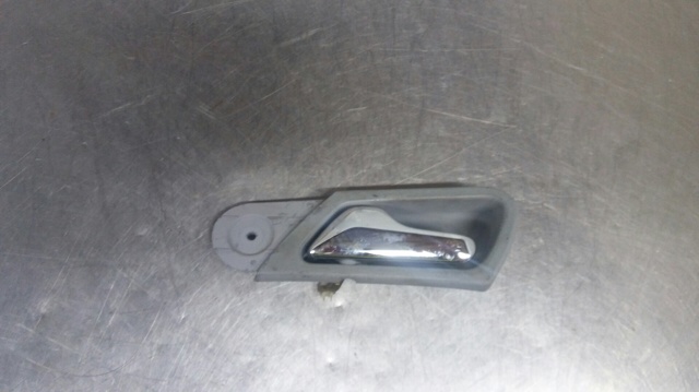Cobrimento de maçaneta interna da porta dianteira esquerda A3172010001 MERCEDES