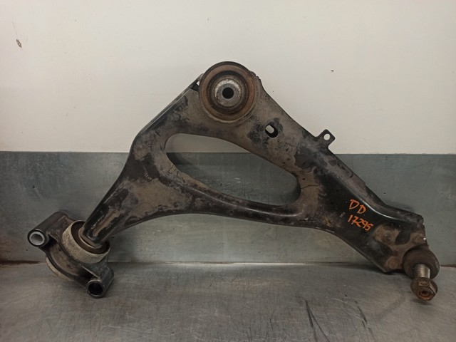 Braço oscilante inferior direito de suspensão dianteira A4473307600 MERCEDES