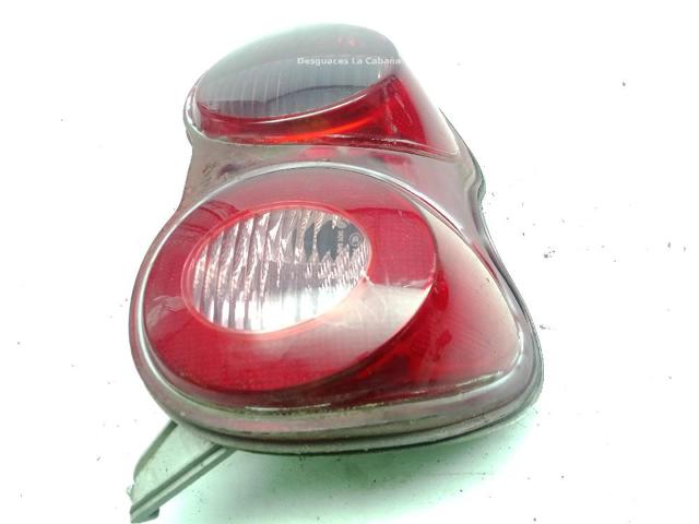 Lanterna traseira direita A4518200264CJ4A MERCEDES