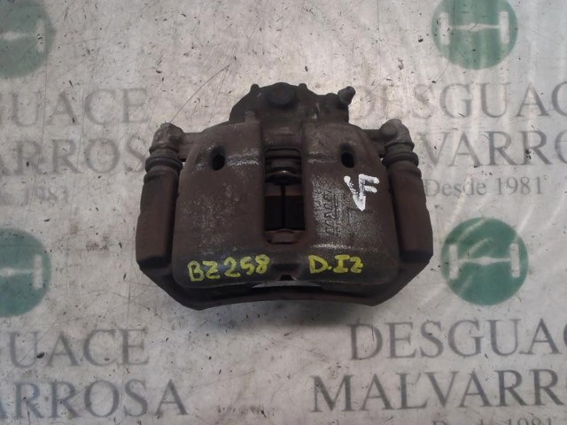 Suporte do freio dianteiro esquerdo A4544200501 MERCEDES