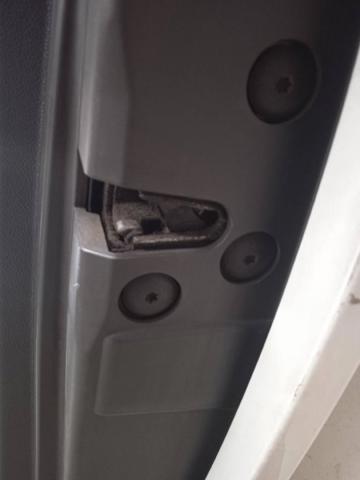 Fecho da porta traseira esquerda A4547200235 MERCEDES