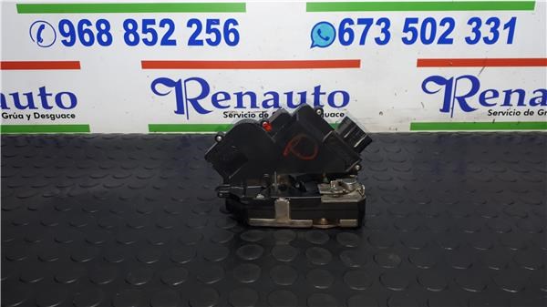 Fecho da porta traseira direita A4547300035 MERCEDES