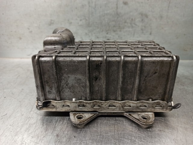 Radiador de óleo (frigorífico), debaixo de filtro A6051800065 MERCEDES