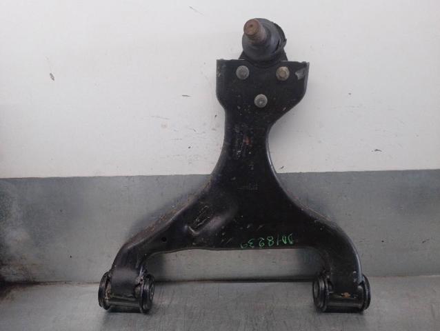Braço oscilante inferior direito de suspensão dianteira A6393300510 MERCEDES