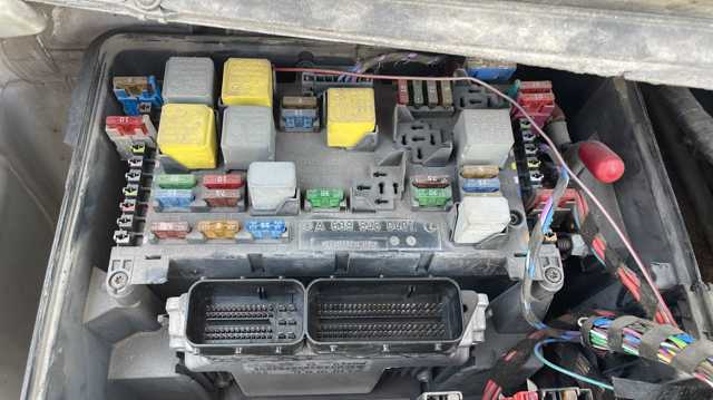 Unidade de dispositivos de segurança A6395450401 MERCEDES