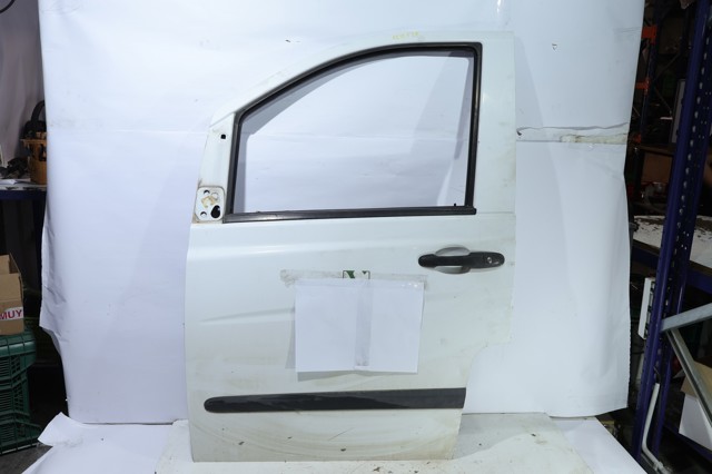 Porta dianteira esquerda A6397201005 MERCEDES