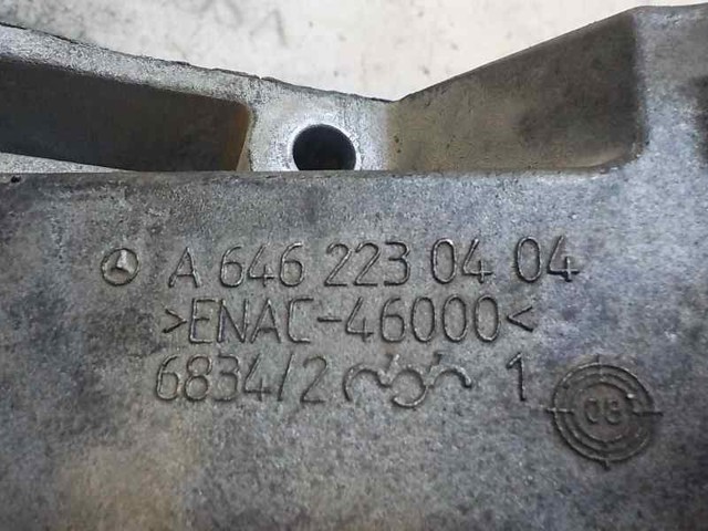 Consola de coxim (apoio) esquerda de motor A6462230404 MERCEDES