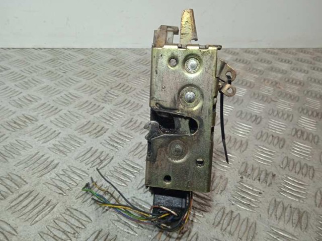 Fecho da porta dianteira direita A9017201535 MERCEDES