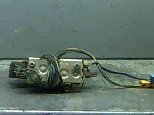 Fecho da porta dianteira direita A9017201535 MERCEDES