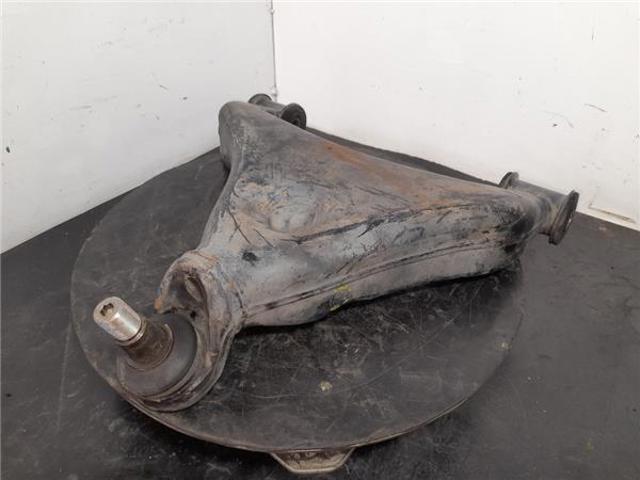Braço oscilante inferior direito de suspensão dianteira A9043300907 MERCEDES