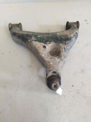 Braço oscilante inferior direito de suspensão dianteira A9043300907 MERCEDES