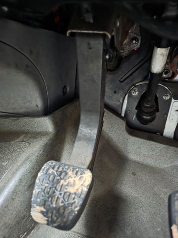 Pedal de embraiagem A9062900501 MERCEDES