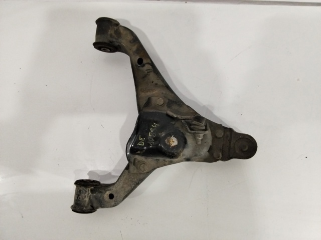Braço oscilante inferior direito de suspensão dianteira A9063304107 MERCEDES