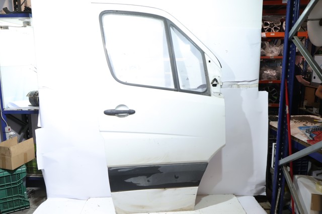Porta dianteira direita A9067200105 MERCEDES