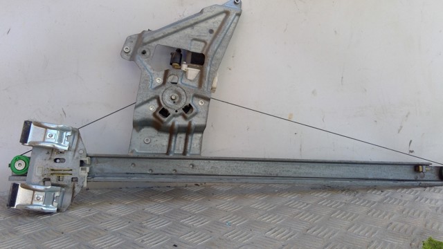 Motor de acionamento de vidro da porta dianteira direita A9067200146RH MERCEDES