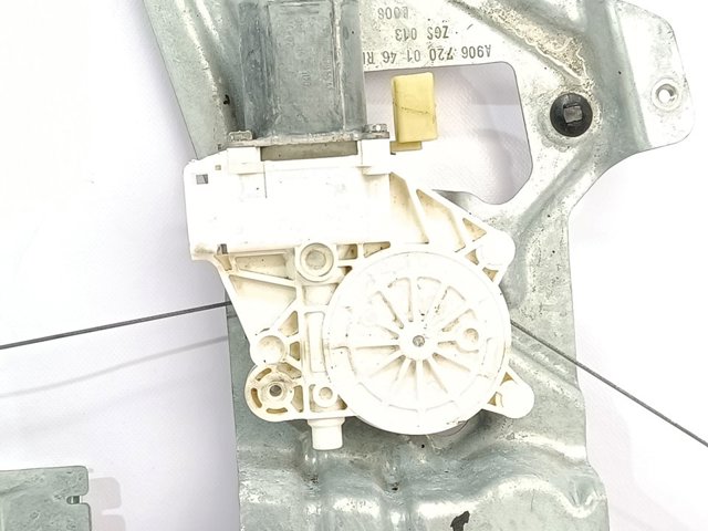 Motor de acionamento de vidro da porta dianteira direita A9067200146RH MERCEDES
