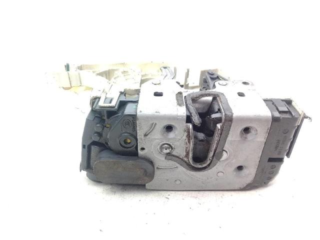 Fecho da porta traseira direita batente A9067401035 MERCEDES