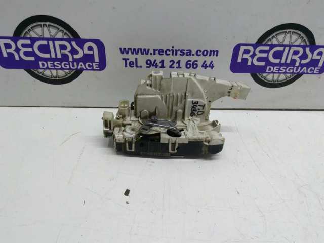 Fecho da porta traseira direita batente A9067401035 MERCEDES