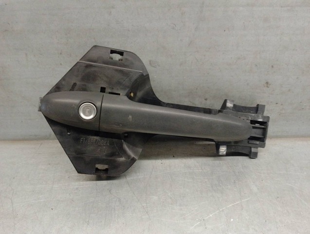 Suporte de maçaneta externa da porta dianteira esquerda A9067600934 MERCEDES