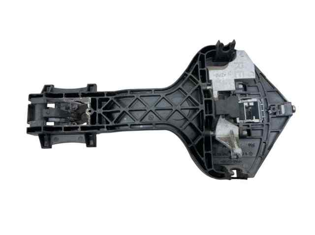 Suporte de maçaneta externa da porta dianteira direita A9067601034 MERCEDES