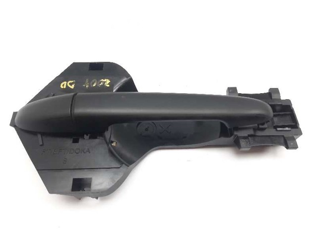 Suporte de maçaneta externa da porta dianteira direita A9067601034 MERCEDES