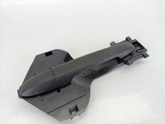 Suporte de maçaneta externa da porta dianteira direita A9067601034 MERCEDES
