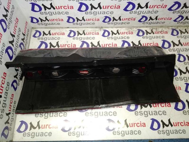 Lanterna traseira esquerda A9068200164 MERCEDES