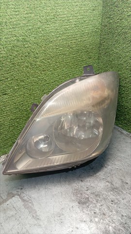 Luz esquerda A9068200561 MERCEDES
