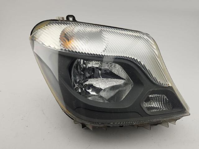 Luz direita A9068202461 MERCEDES