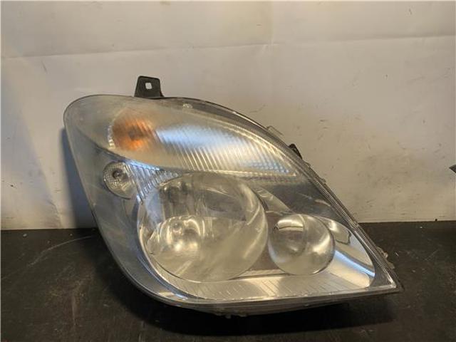 Luz direita A9068202461 MERCEDES