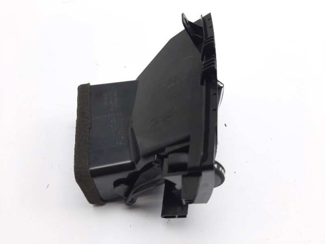 Grelha direita de ventilação de salão no "painel de instrumentos" A9068300154 MERCEDES