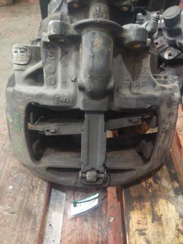 Suporte do freio dianteiro direito A9444200201 MERCEDES