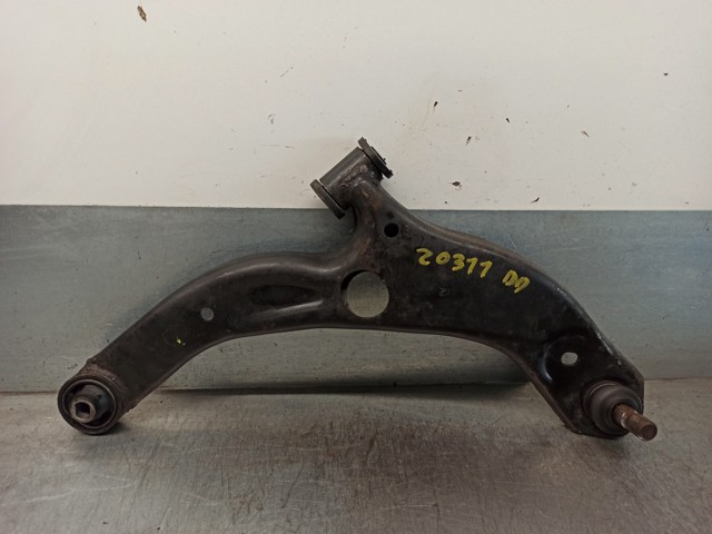 Braço oscilante inferior direito de suspensão dianteira B25D34300D MAZDA