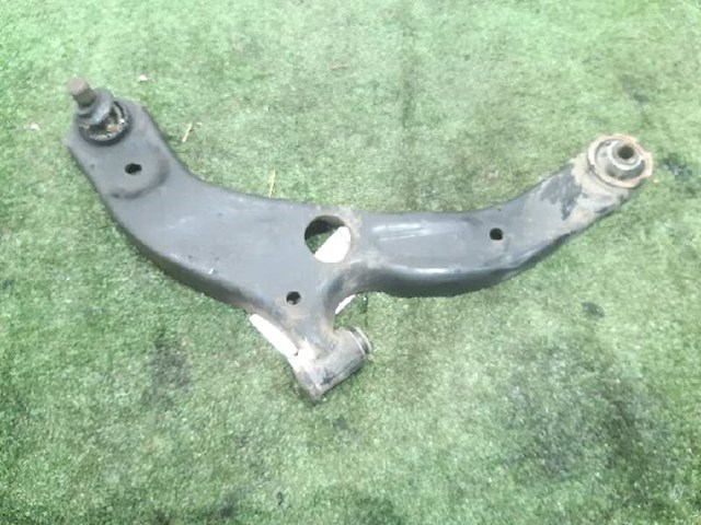 Braço oscilante inferior direito de suspensão dianteira B28V34300B MAZDA